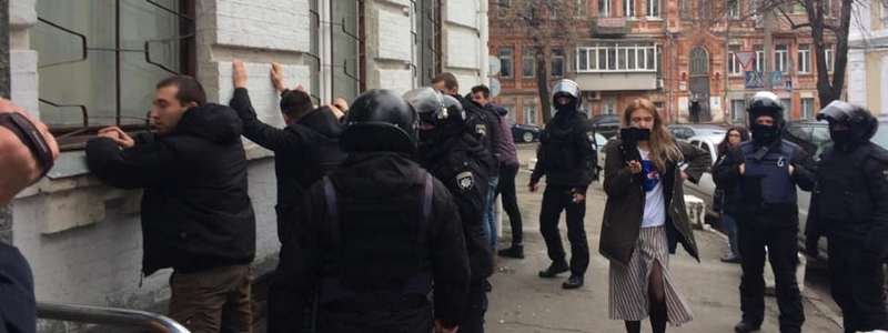 Штурм Подольского РУВД в Киеве: появилось видео столкновения