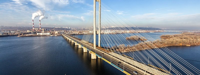 В Киеве на двух мостах ограничат движение