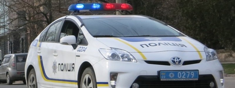 В Киеве четверо в масках разбили стекла в авто и сбежали: полиция ищет серебристую Audi