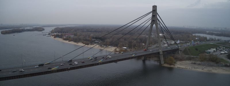 В Киеве на Северном мосту ограничили движение: подробности
