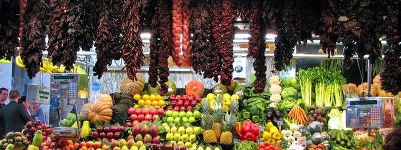 В Киеве начались сезонные ярмарки: где купить свежее мясо и вкусные фрукты