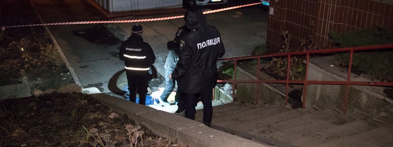 В Киеве на бульваре Леси Украинки женщина разбилась насмерть, выпав с седьмого этажа
