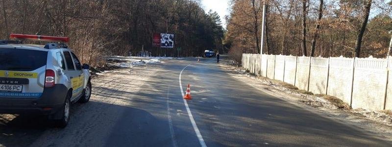 Под Киевом водитель ВАЗ потерял управление на скользкой дороге: погибли двое мужчин