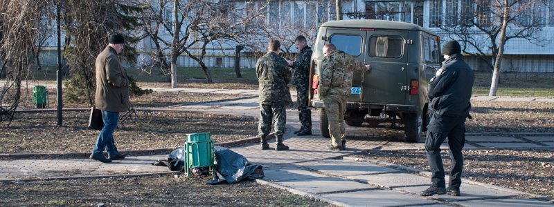 В Киеве в сквере обнаружили труп мужчины