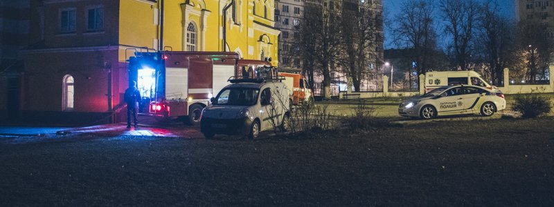 В Киеве на территории Покровского храма сгорело здание