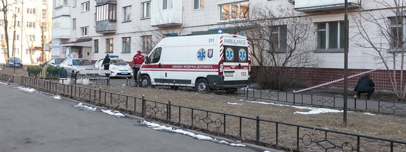 В Киеве на Нивках школьник выпал из окна 9-этажки