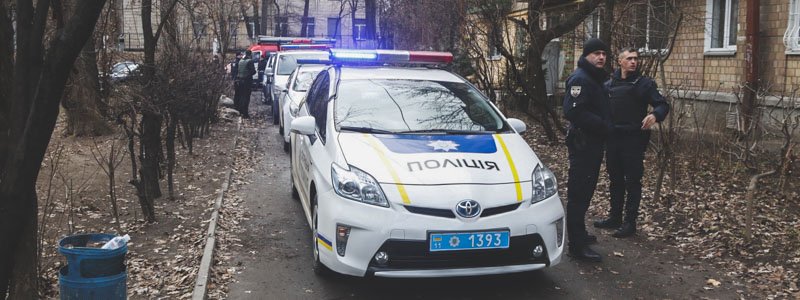 В Киеве на Караваевых Дачах мужчине повесили на дверь гранату