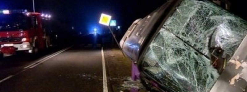 Смертельное ДТП в Польше: украинский автобус слетел с трассы и перевернулся
