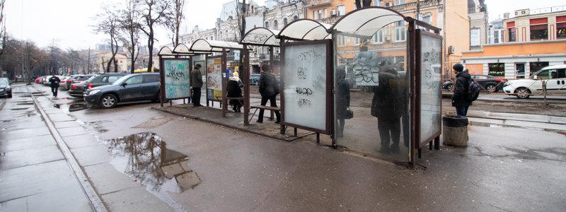 В Киеве на Контрактовой площади отремонтируют остановку, переход и трамвайные колеи: что там сейчас