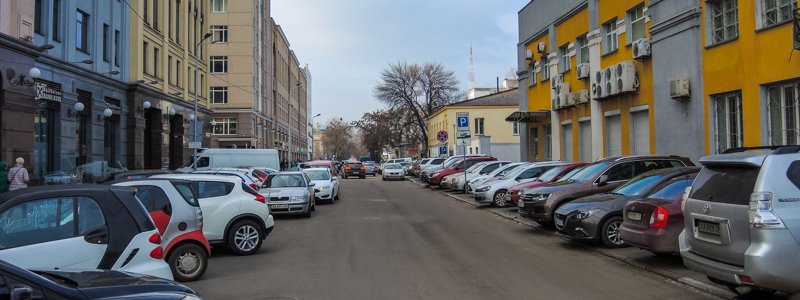 В Киеве улицу Ярославскую очистили от рекламы: как она выглядит