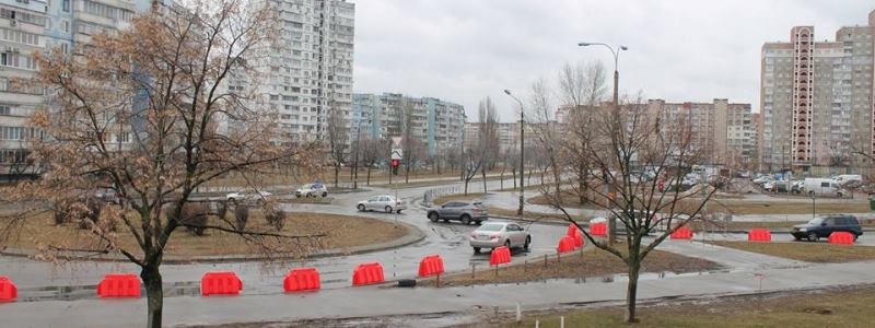 В Киеве на Троещине расширяют проезжую часть: где и как долго будет ремонт