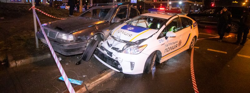 В Киеве пьяный подросток на угнанной машине протаранил патрульных