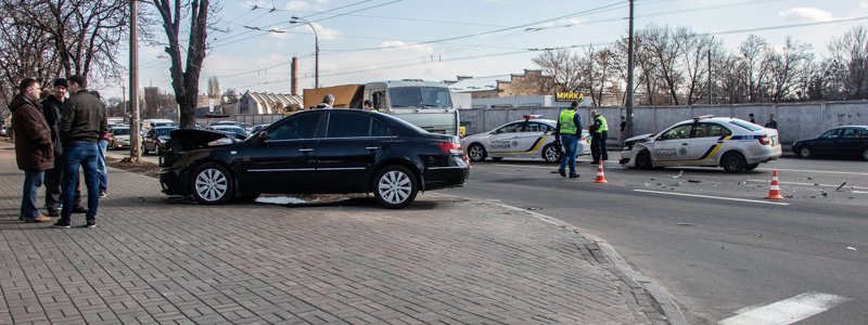 В Киеве патрульные врезались в Hyundai: пострадали три человека