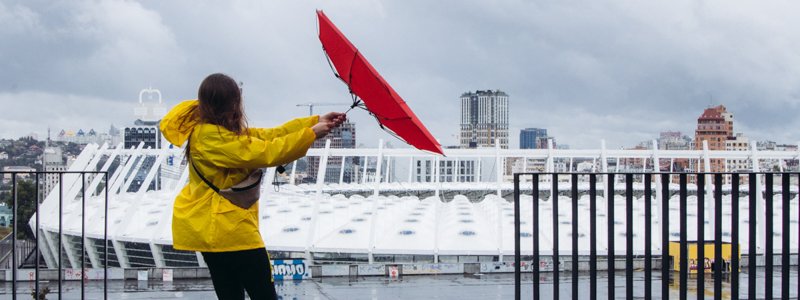 На Киев надвигается мощный ветер: объявили желтый уровень опасности