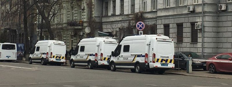 В центр Киева стянули полицию и перекрыли улицы: подробности