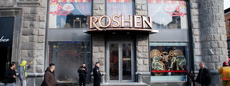 Момент пожара в магазине Roshen на Крещатике: видео с камер наблюдения