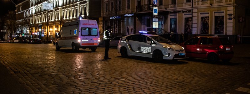 В центре Киева таксист на Hyundai сбил девушку на пешеходном переходе
