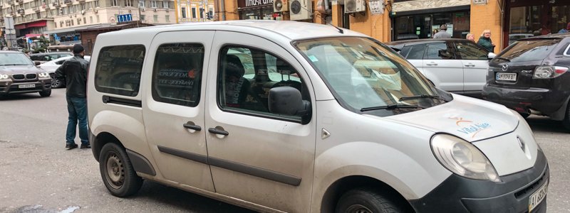 В центре Киева таксист пытался задушить пассажира ремнем безопасности