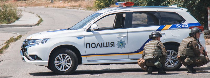 В Киеве пятеро мужчин угрожали женщине пистолетом и разбили Audi Q5: полиция ввела план «Перехват»