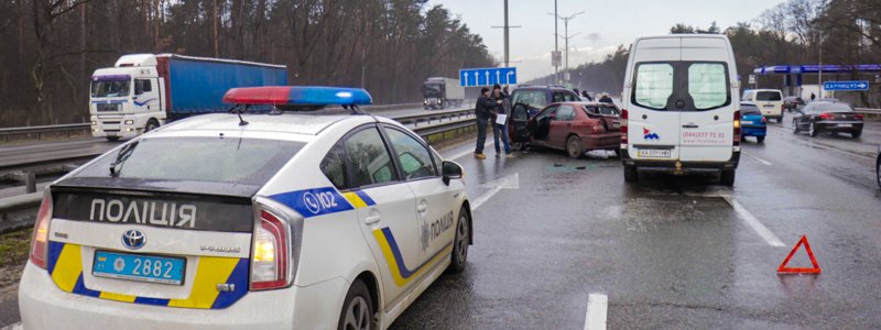 Под Киевом на Бориспольском шоссе столкнулись девять машин: фото с высоты