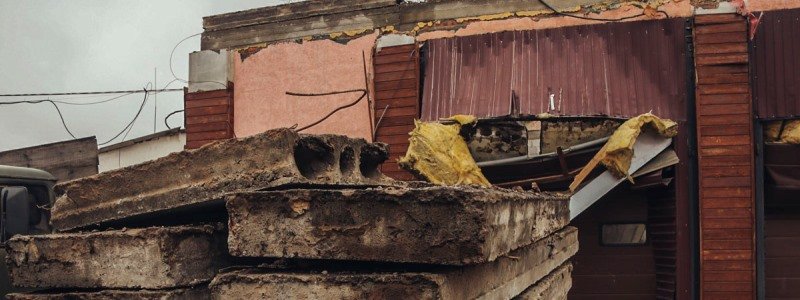 Смертельный обвал плит в Киеве: состояние пострадавших и что грозит виновнику