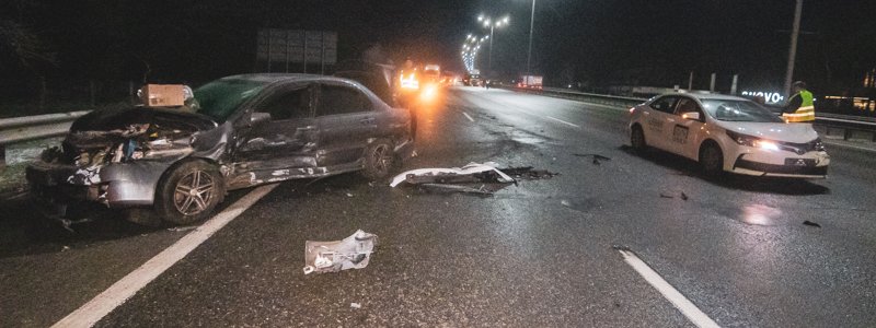 Под Киевом на Бориспольском шоссе столкнулись 19 автомобилей: состояние пострадавших