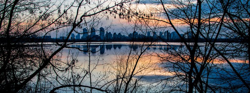 Особый взгляд: как выглядит рассвет с Выдубицкого озера в Киеве