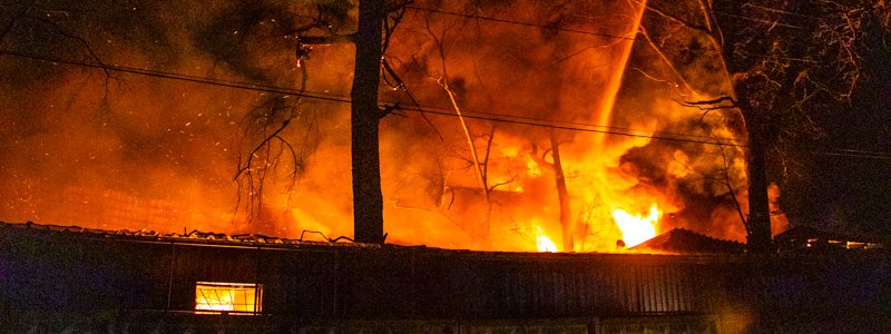 Под Киевом в масштабном пожаре горели склады с военной экипировкой