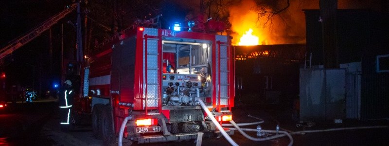 Под Киевом в масштабном пожаре на военных складах пострадал человек