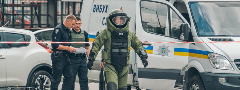 В Киеве в отеле "Украина" ищут взрывчатку