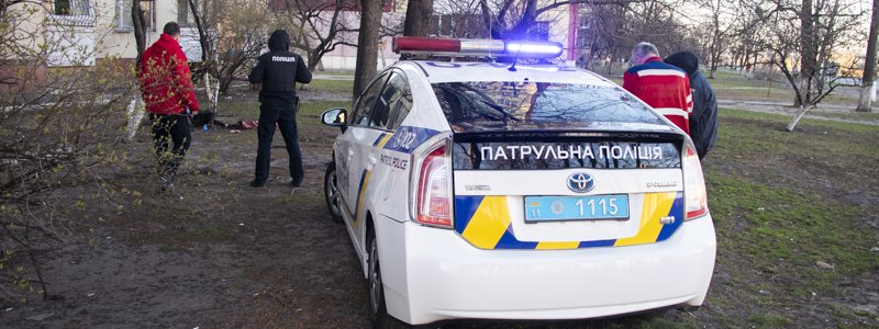 В Киеве на Воскресенке мужчина выбросился с 12 этажа