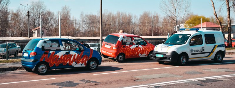 В Киеве на Троещине за рулем умер курьер пиццерии Mamamia