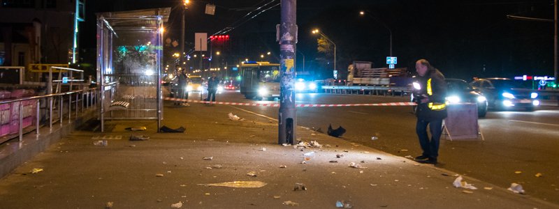 В Киеве Lanos влетел в остановку с людьми: что грозит водителю