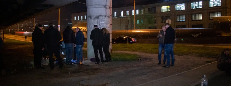 В Киеве на Демеевской нашли окровавленный труп мужчины