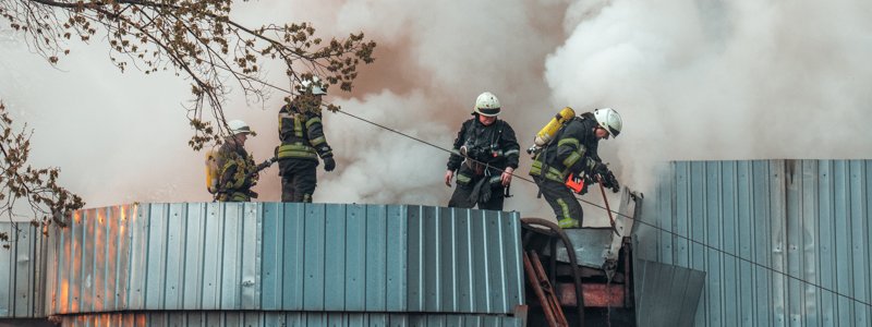 В Киеве площадь Шевченко окутал густой дым: что произошло