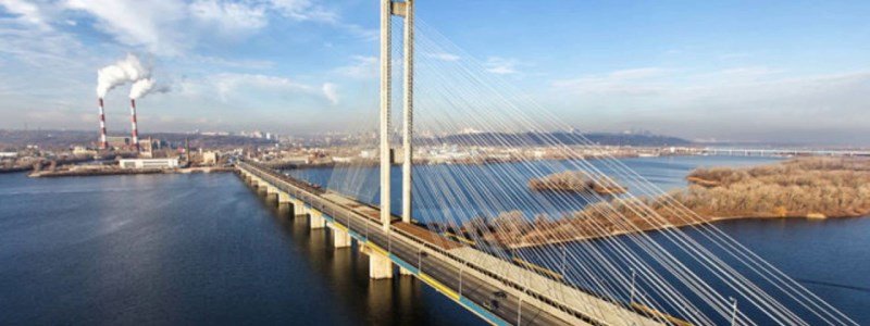 В Киеве ведутся ремонтные работы на двух мостах через Днепр: подробности