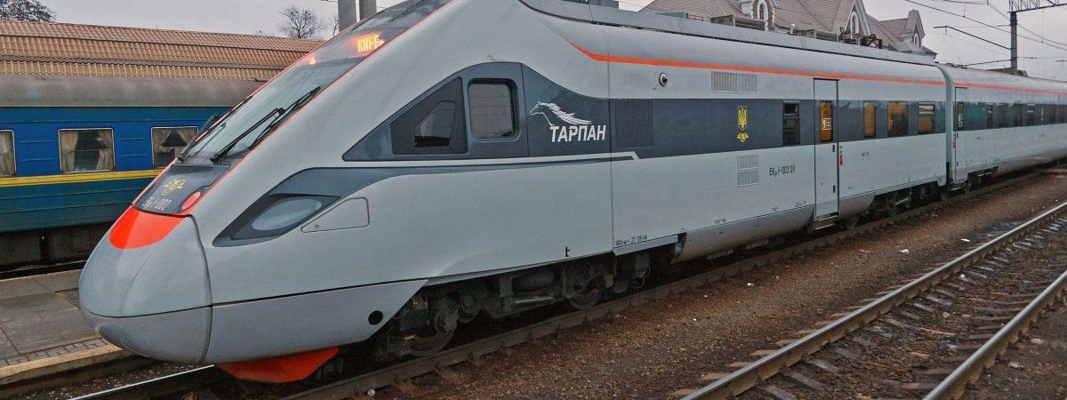 «Укрзалізниця» назначила 30 дополнительных поездов на Пасху и майские праздники