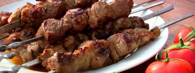 Как приготовить шашлык из свинины, курицы и лосося: ТОП рецептов