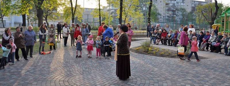 В Киеве открыли новый сквер с площадкой для воркаута