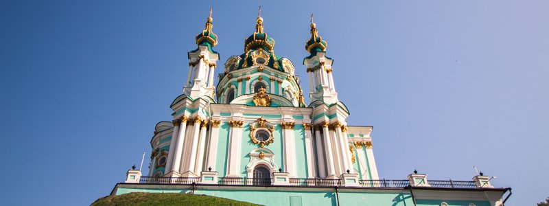 В Киеве возле Андреевской церкви сделают ремонт за 14 миллионов гривен: как территория выглядит сейчас