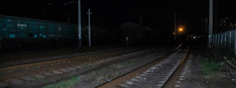 В Киеве 7-классник залез на поезд и получил разряд током