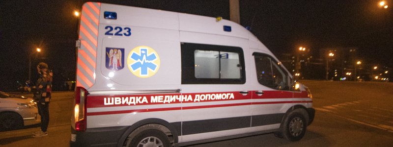 В Киеве возле станции метро "Черниговская" фургон сбил 18-летнего парня на пешеходном переходе