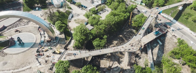 Строительство моста «Кличко» в пяти минутах: как выглядит с высоты за месяц до открытия