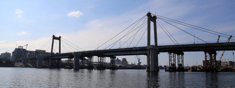 В Киеве демонтируют аварийный мост через Днепр: подробности