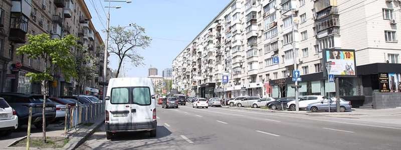 В Киеве на Большой Васильковской провели чистку: как улица выглядит без рекламы