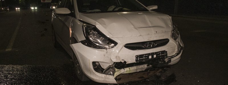 В Киеве на Академика Заболотного в результате столкновения Hyundai и Ford пострадал 20-летний парень