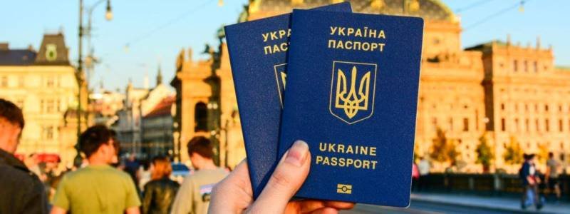 Паспорт Украины поднялся в мировом рейтинге на пять позиций
