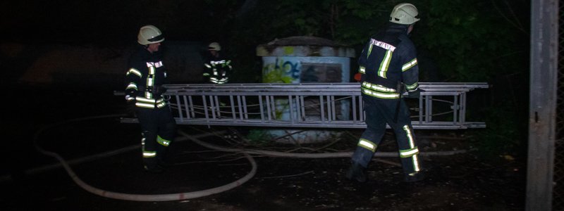 В Киеве недалеко от Дворца спорта горела трехэтажка