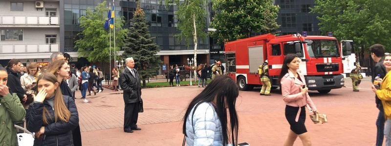 В Киеве горел Национальный университет культуры: подробности