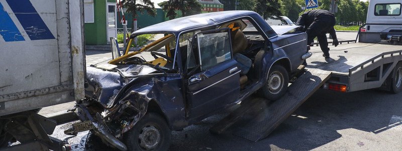 Смертельное столкновение ВАЗ и грузовика в Киеве на Окружной: видео момента аварии